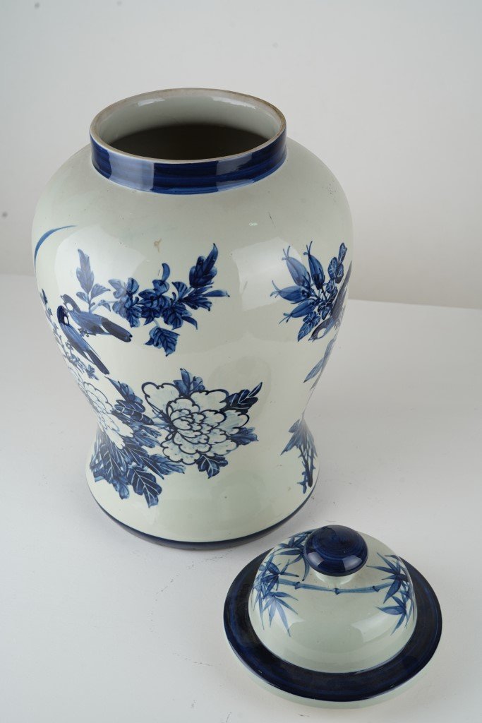 Chinese Porcelain Vase 26.114