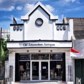 toko offline old amsterdam antiques showroom at semarang