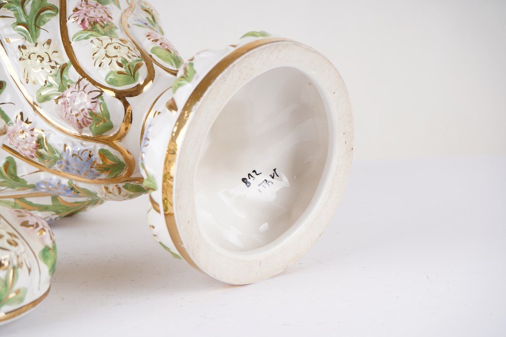 Italian porcelain pot 27.100