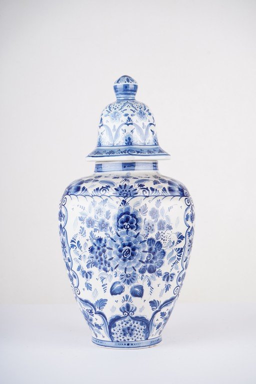 Delft blue porcelain vase 28.154