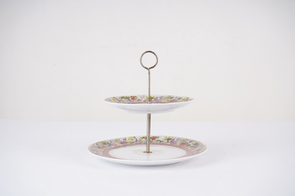 28.84 Porcelain etagere